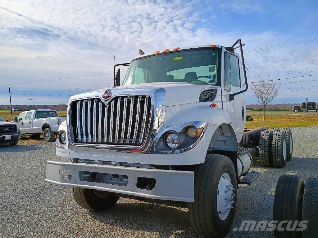 International 7400 キャブ付きシャーシ