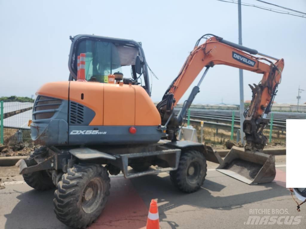 Doosan DX 55 W ホイール式油圧ショベル（パワーショベル・ユンボ・バックホー）