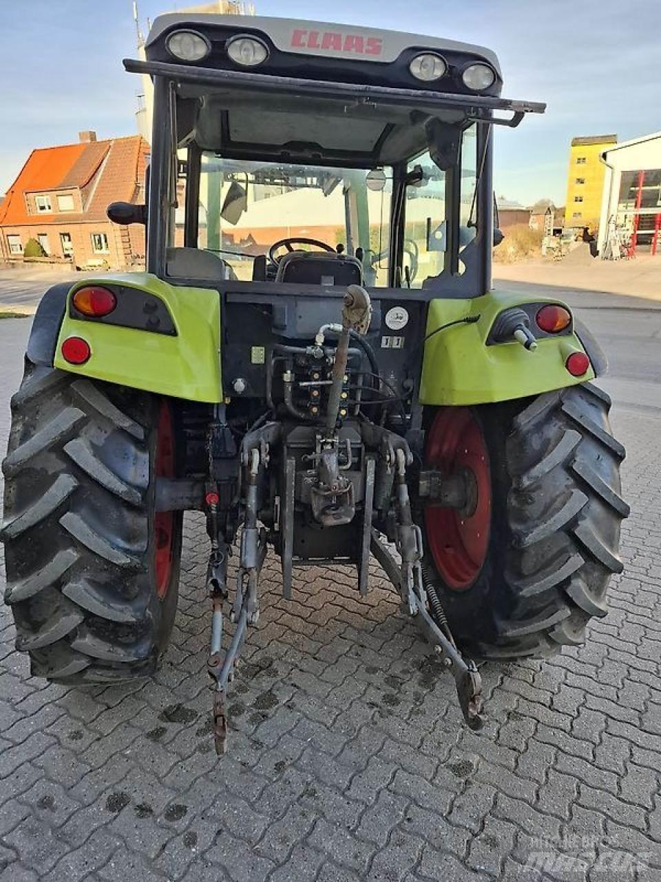 CLAAS AXOS 330 CX トラクター