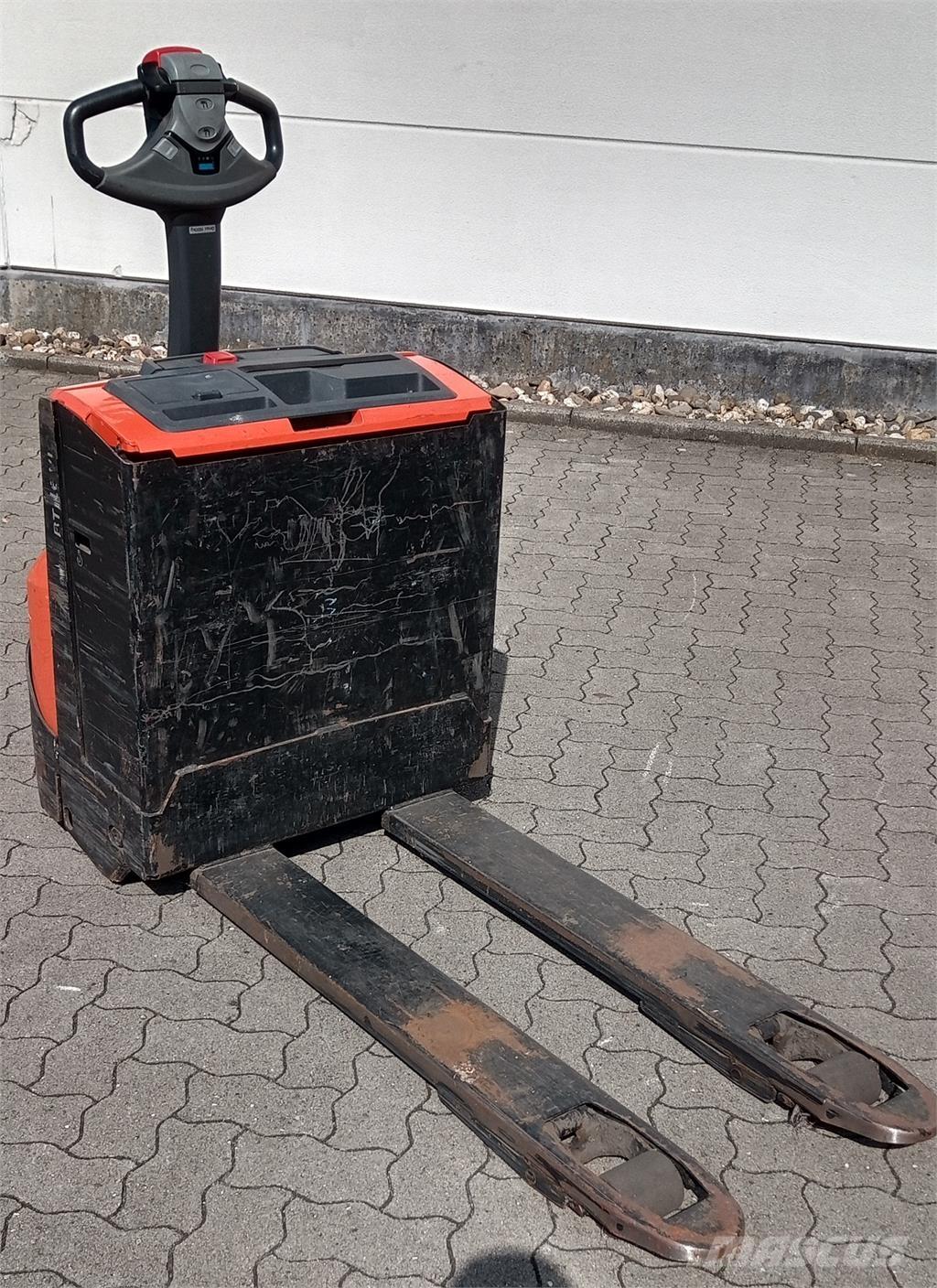 Toyota LWE 160 ウォーキンフォークリフト