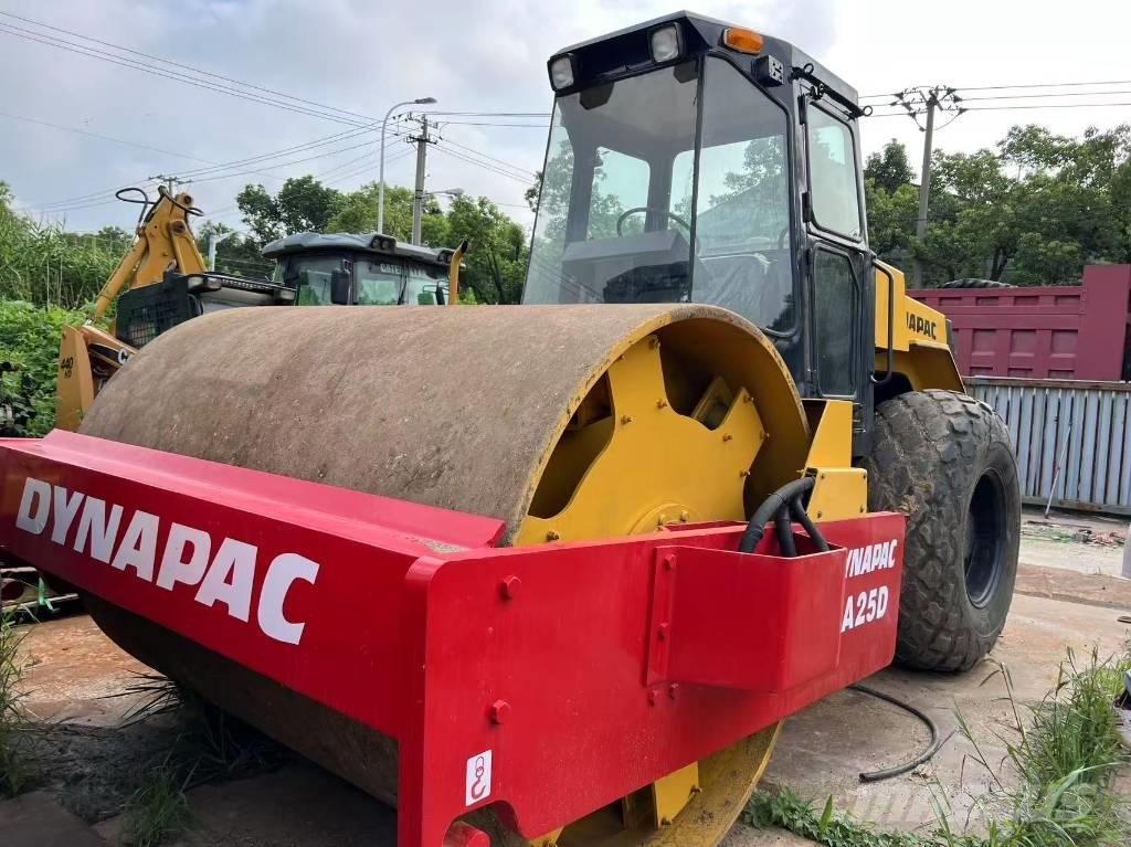 Dynapac CA 25 D 振動ローラ