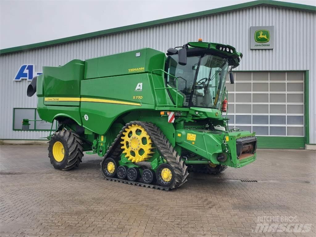 John Deere S770 コンバイン