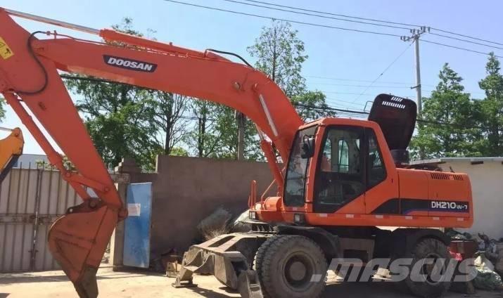 Doosan DH210W-7 ホイール式油圧ショベル（パワーショベル・ユンボ・バックホー）