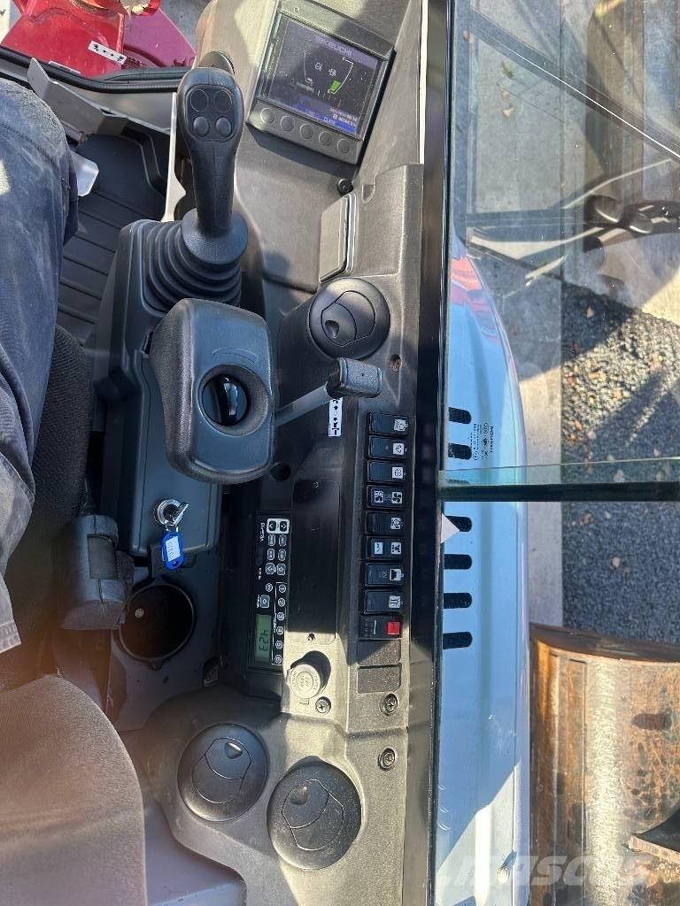 Takeuchi TB 230 ミニ油圧ショベル 7t以下（ミニユンボ・ミニディガー）