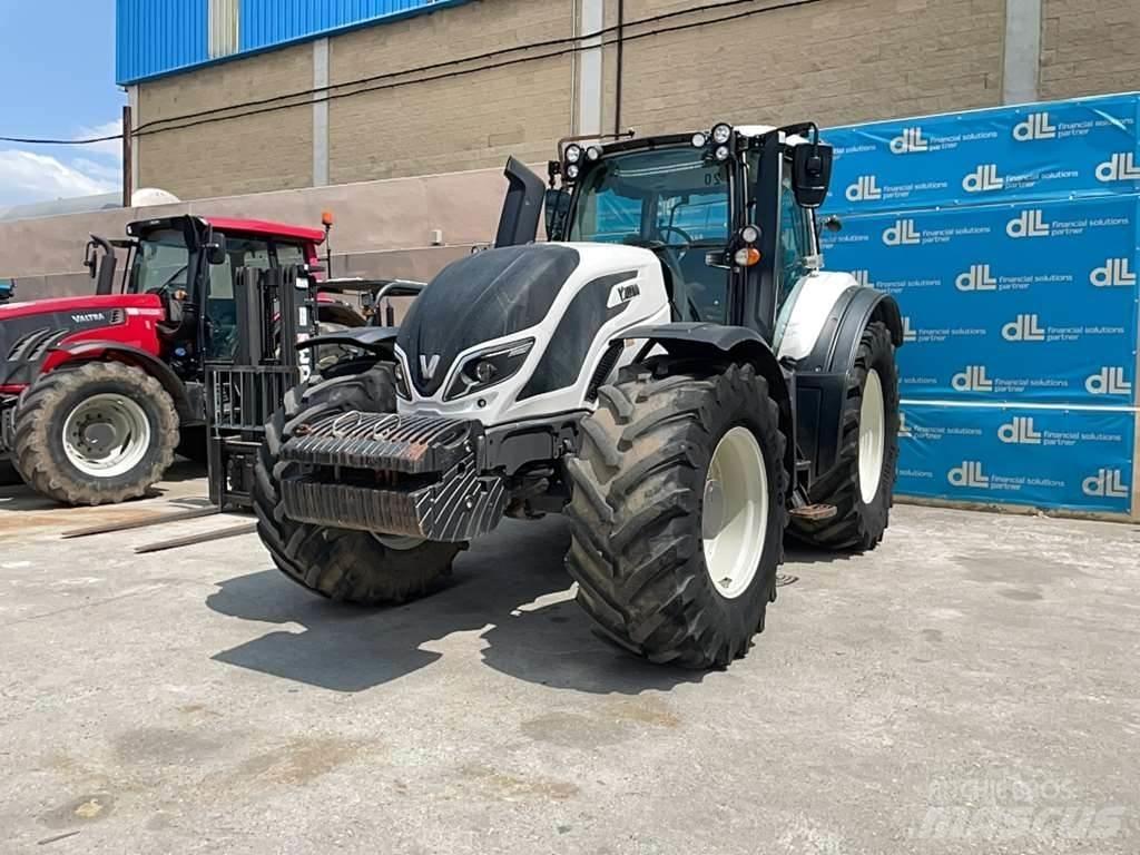 Valtra T174E トラクター