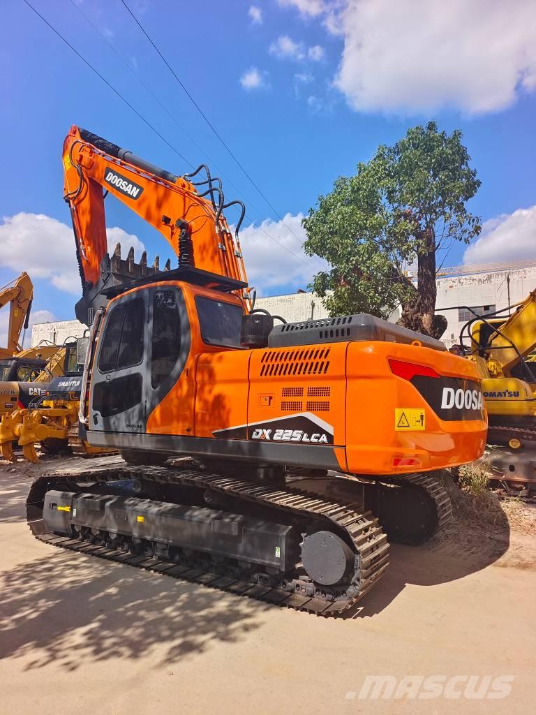 Doosan DX 225 LCA 大型油圧ショベル12t以上（パワーショベル・ユンボ）