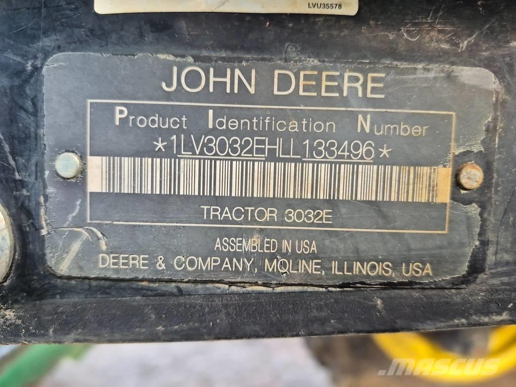John Deere 3032 E トラクター
