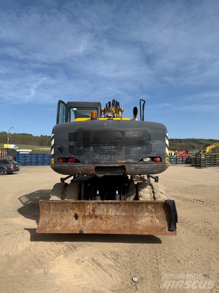 JCB JS 145 W ホイール式油圧ショベル（パワーショベル・ユンボ・バックホー）