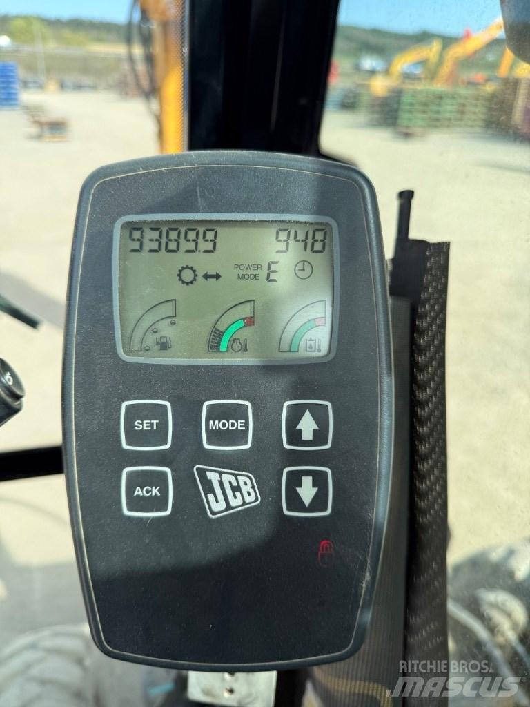 JCB JS 145 W ホイール式油圧ショベル（パワーショベル・ユンボ・バックホー）