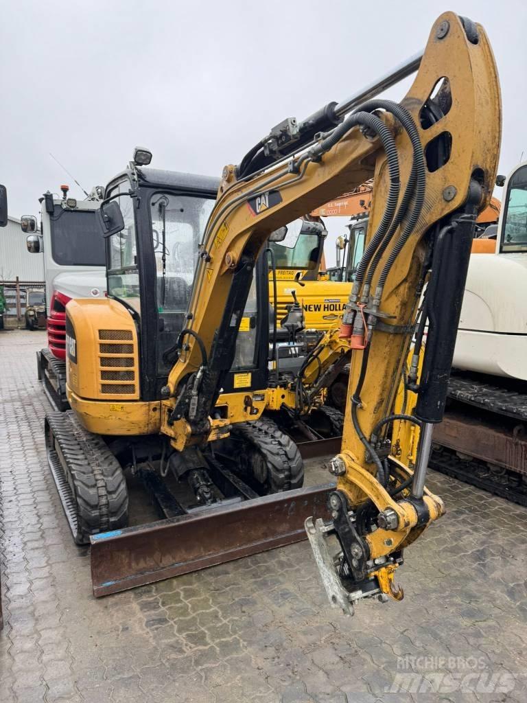 CAT 302.7 D ミニ油圧ショベル 7t以下（ミニユンボ・ミニディガー）
