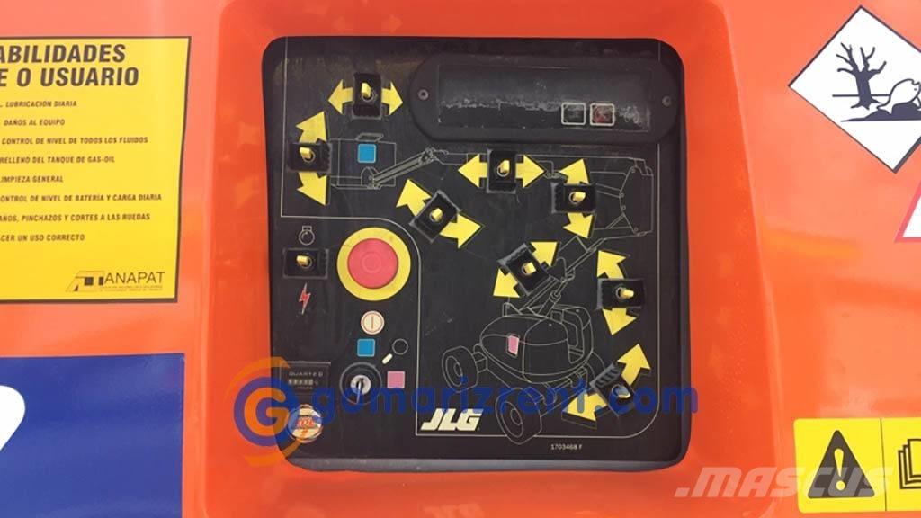 JLG 800 AJ ブームリフト　屈伸型