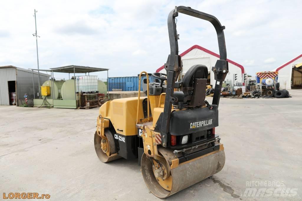 CAT CB 224 E タンデムローラ