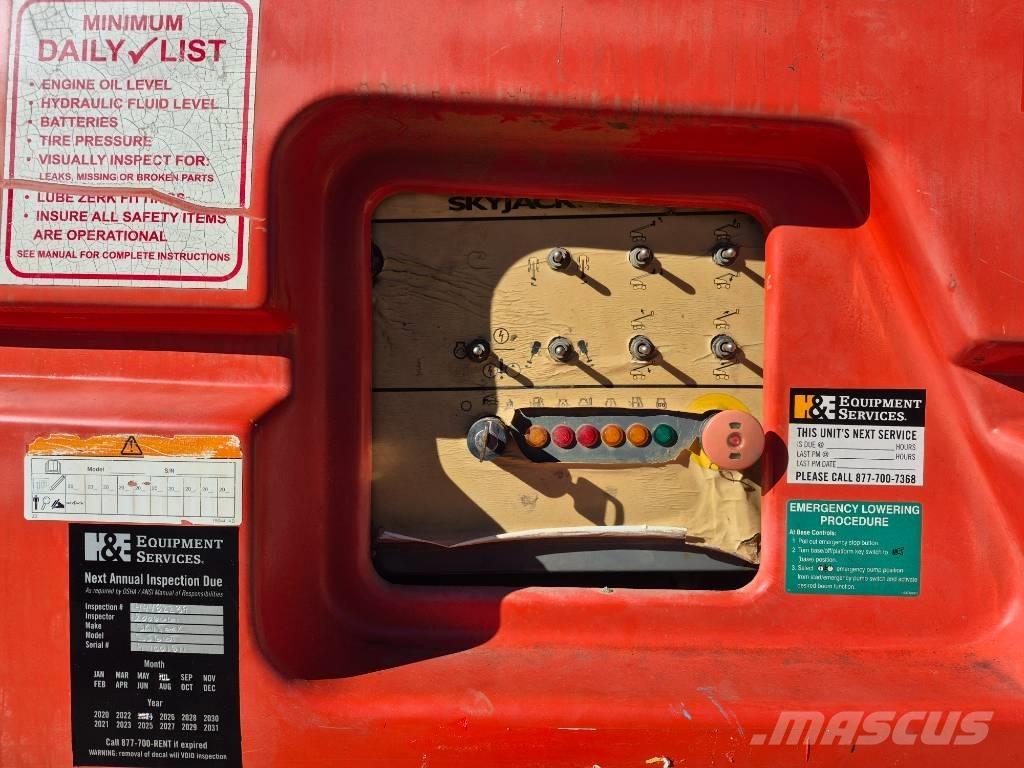 SkyJack SJ 66 T ブームリフト　屈伸型