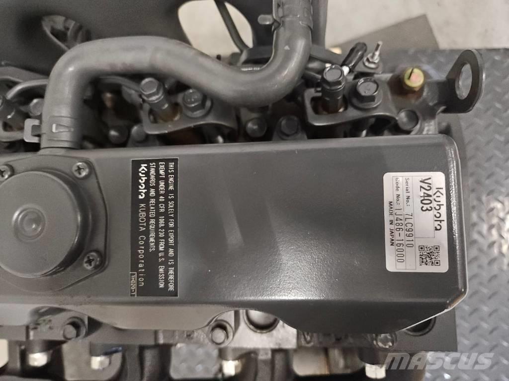 Kubota V2403 エンジン