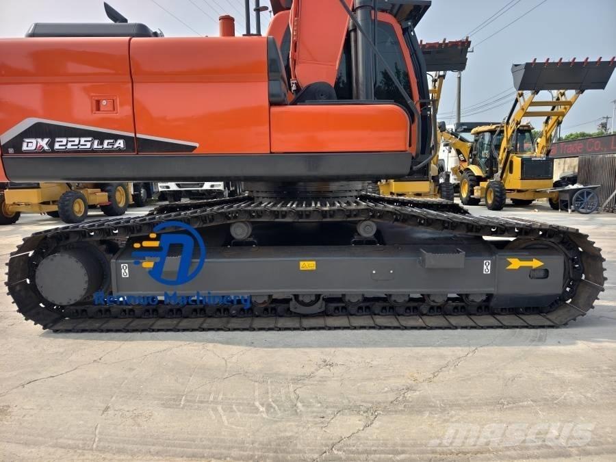 Doosan DX 225 LCA 大型油圧ショベル12t以上（パワーショベル・ユンボ）
