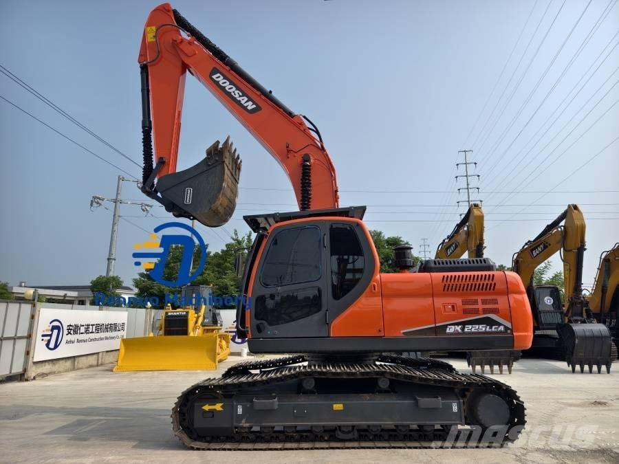 Doosan DX 225 LCA 大型油圧ショベル12t以上（パワーショベル・ユンボ）