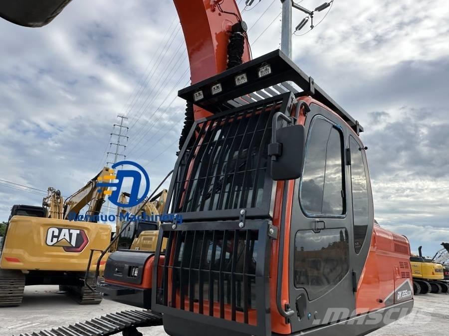 Doosan DX 225 LCA 大型油圧ショベル12t以上（パワーショベル・ユンボ）