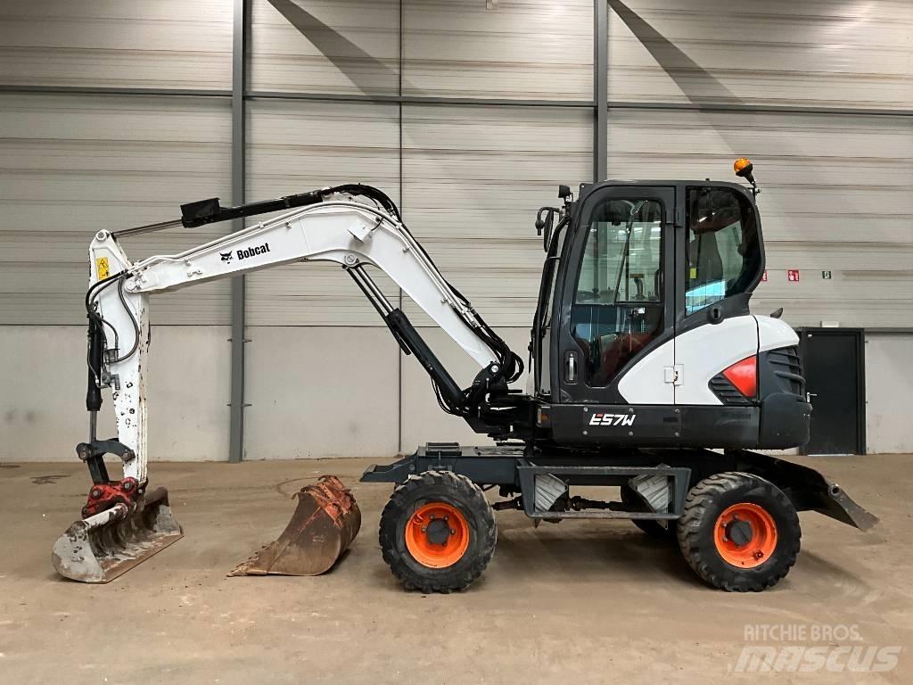 Bobcat E 57 W ホイール式油圧ショベル（パワーショベル・ユンボ・バックホー）