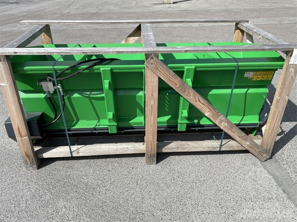 Sami SL-2300 3P/SMS 砂と塩撒き専用車