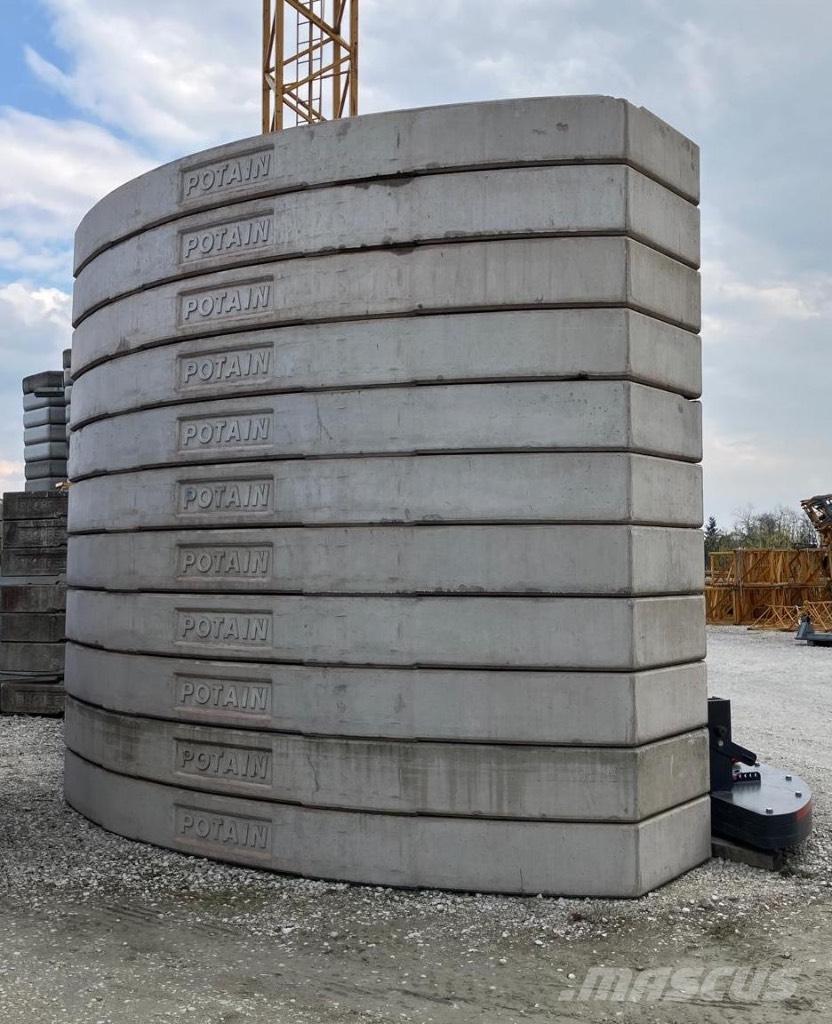 Potain Igo T 130 自動直立クレーン