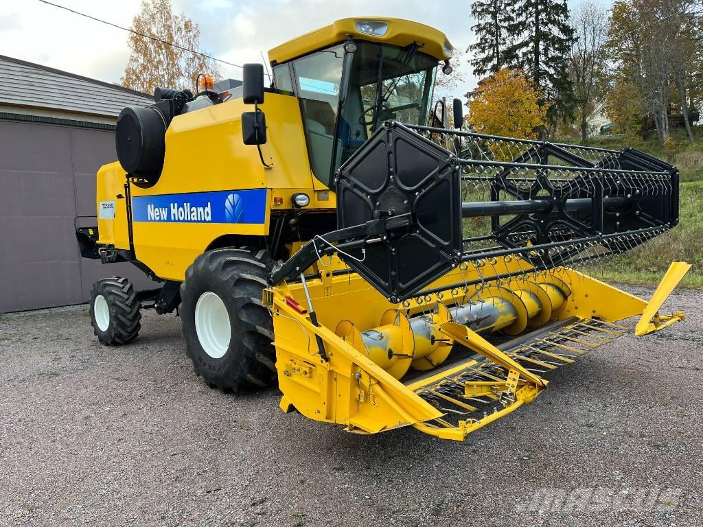 New Holland TC 5050 コンバイン