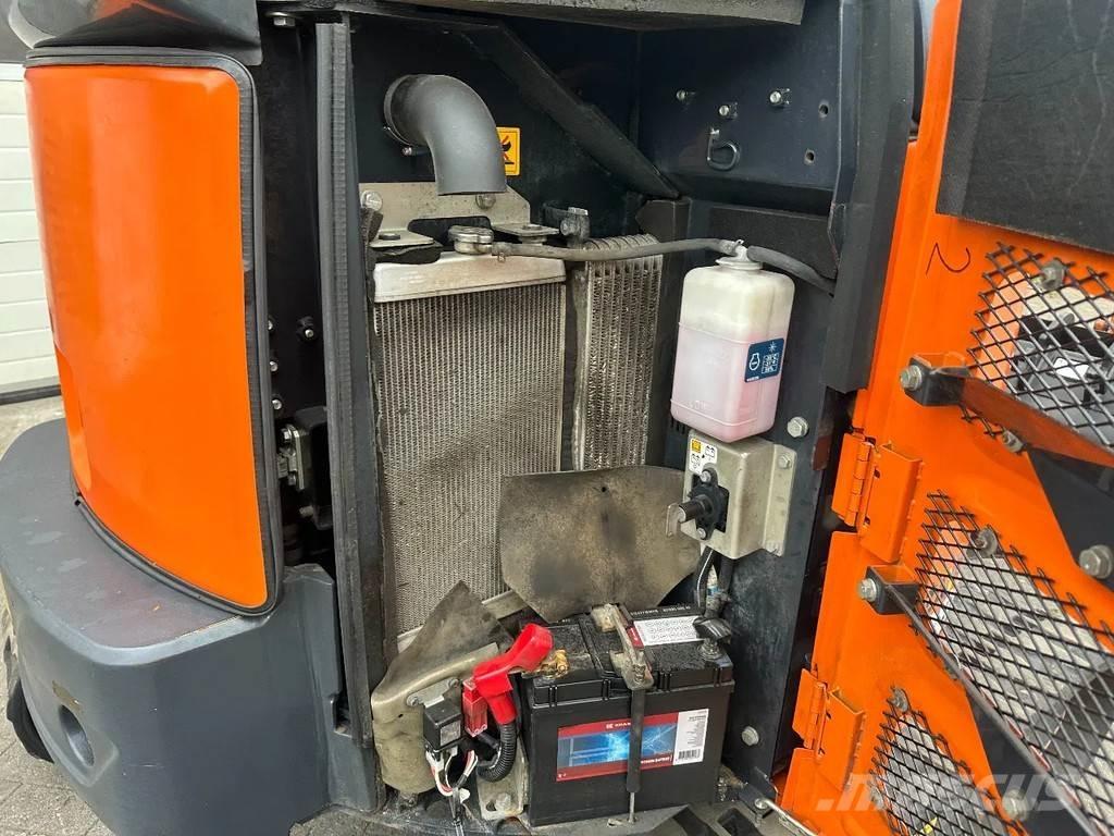 Hitachi ZX26U-6CR ミニ油圧ショベル 7t以下（ミニユンボ・ミニディガー）