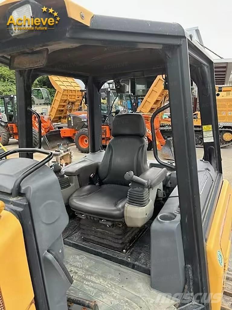 CAT D 3 K 2 ブルドーザー