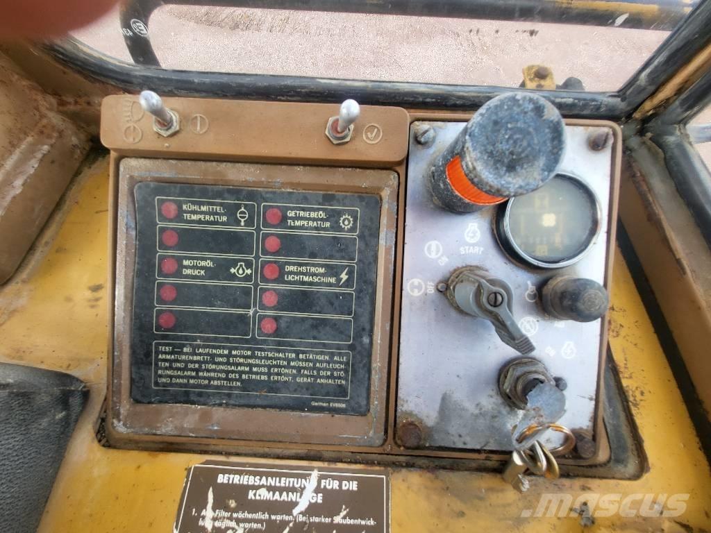 CAT 943 クローラーローダー