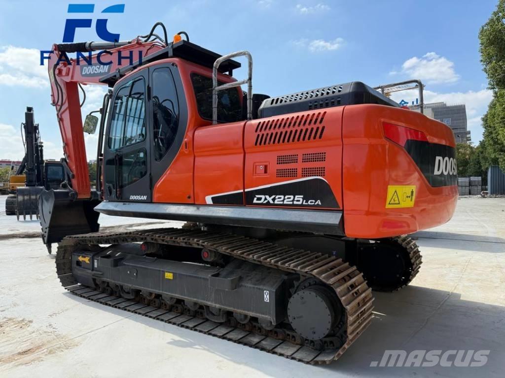 Doosan DX 225 LC 大型油圧ショベル12t以上（パワーショベル・ユンボ）