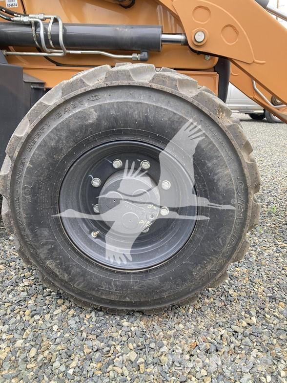 CASE 580SV バックホーローダー