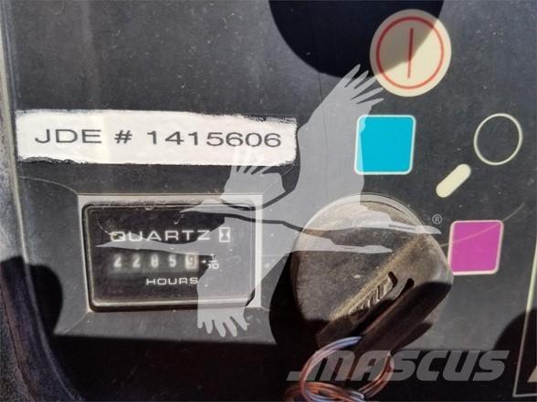 JLG 600AJ ブームリフト　屈伸型