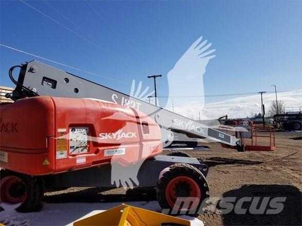 SkyJack SJ82T ブームリフト　直伸型