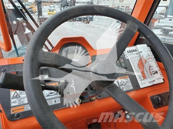 SkyTrak 10054 テレスコーピックハンドラー