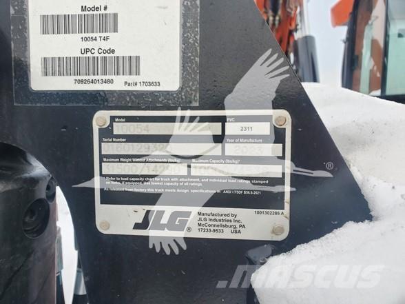 SkyTrak 10054 テレスコーピックハンドラー