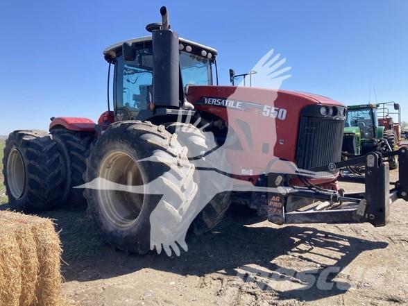 Versatile 550 トラクター