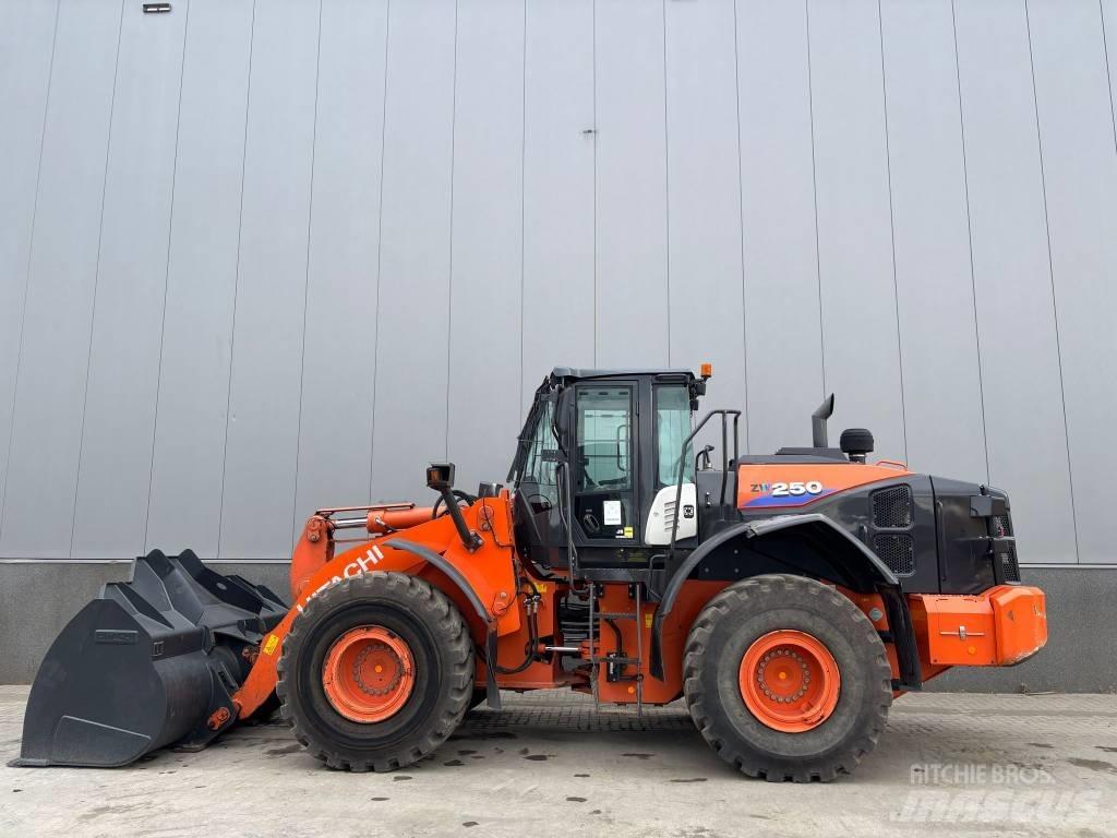 Hitachi ZW 250-6 ホイールローダー・タイヤショベル