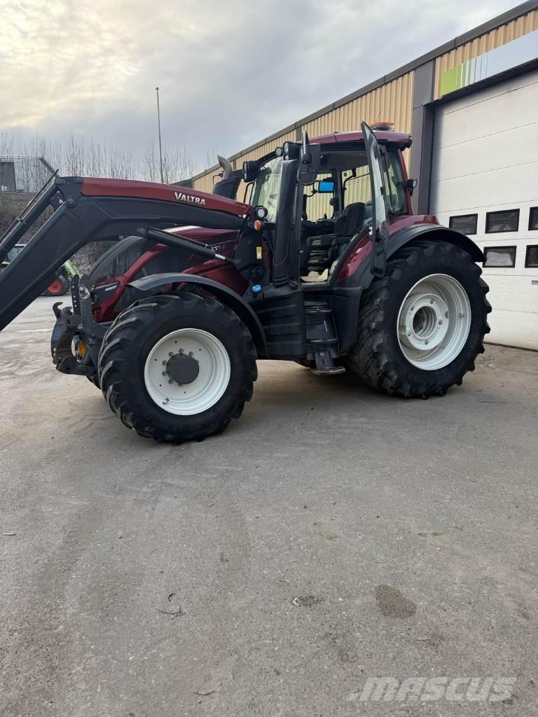 Valtra T234 トラクター