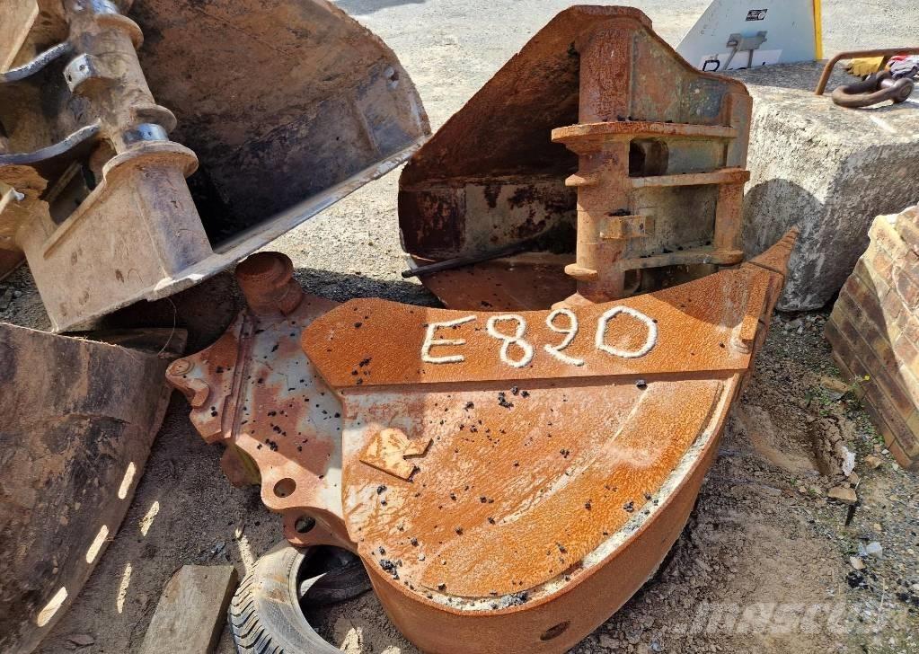 JCB JS 145 W ホイール式油圧ショベル（パワーショベル・ユンボ・バックホー）