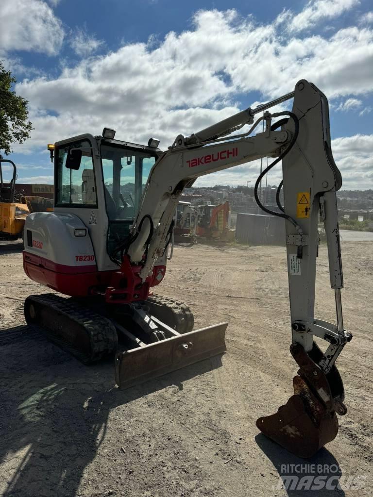 Takeuchi TB 230 ミニ油圧ショベル 7t以下（ミニユンボ・ミニディガー）