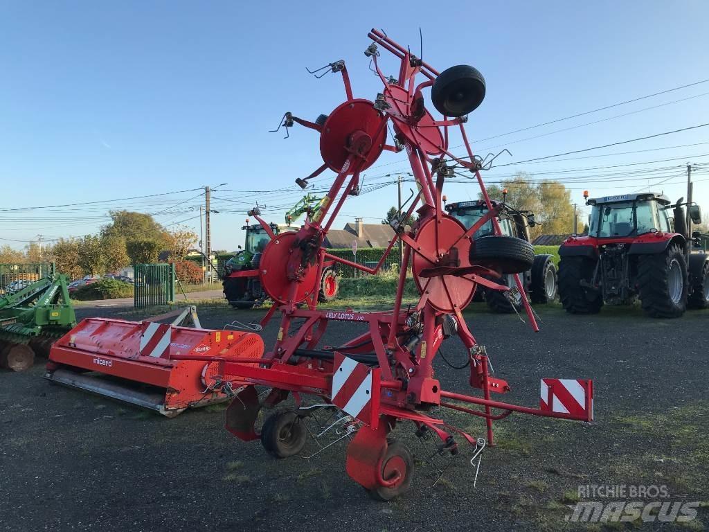 Lely LOTUS 770 テッダー・テッダーレーキ