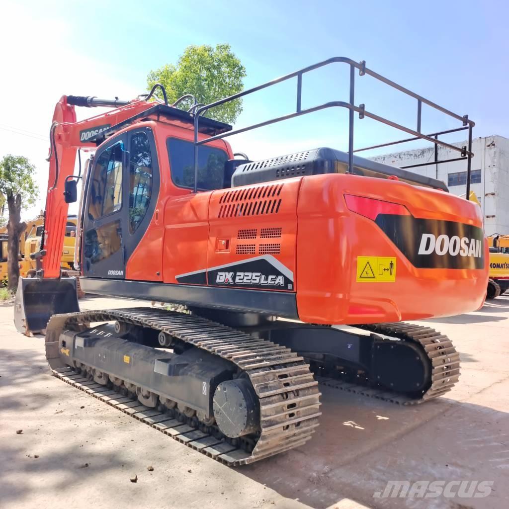 Doosan DX 225 LCA 大型油圧ショベル12t以上（パワーショベル・ユンボ）