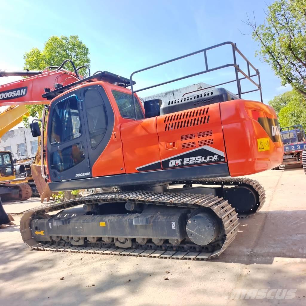 Doosan DX 225 LCA 大型油圧ショベル12t以上（パワーショベル・ユンボ）