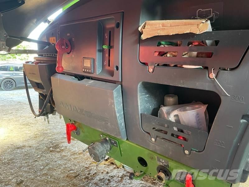 Amazone UX 4201 牽引型スプレイヤー