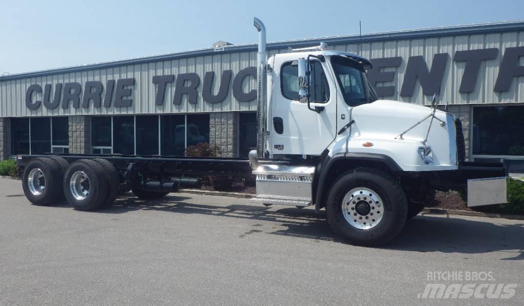 Freightliner 114 SD キャブ付きシャーシ