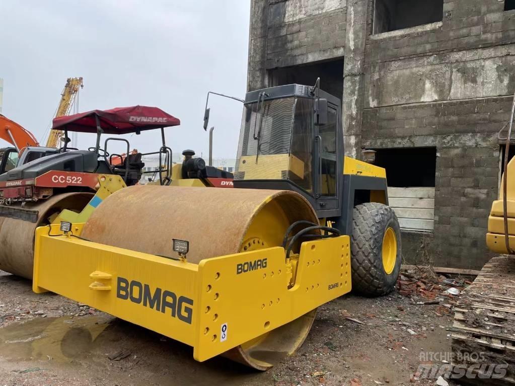 Bomag BW 217 振動ローラ