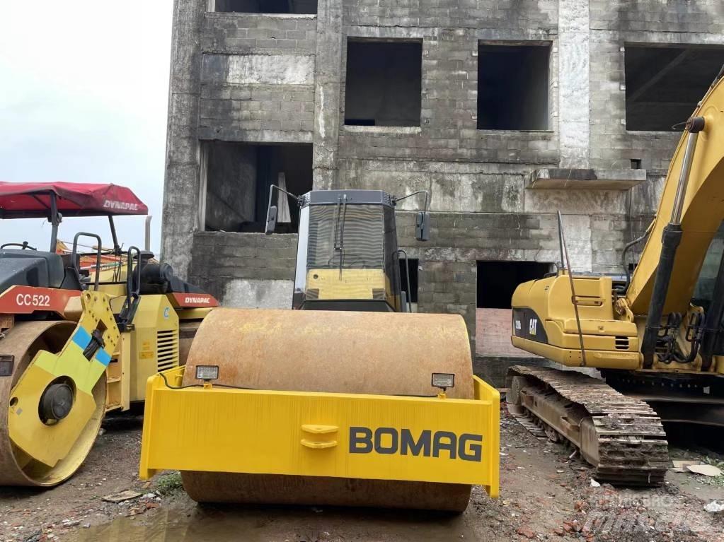 Bomag BW 217 振動ローラ