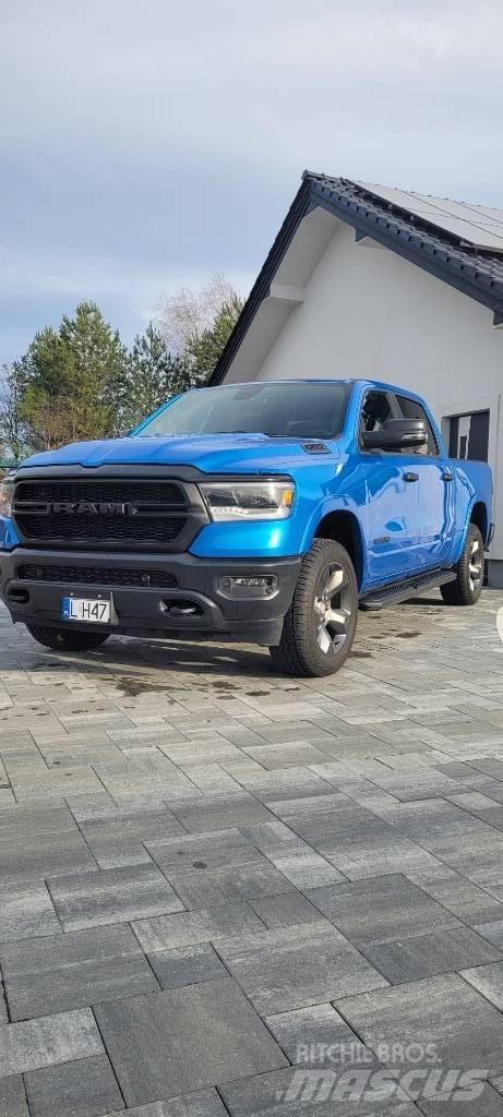 RAM 1500 BIG HORN 自動車