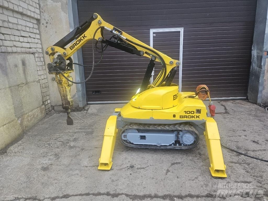 Brokk 100 解体油圧ショベル