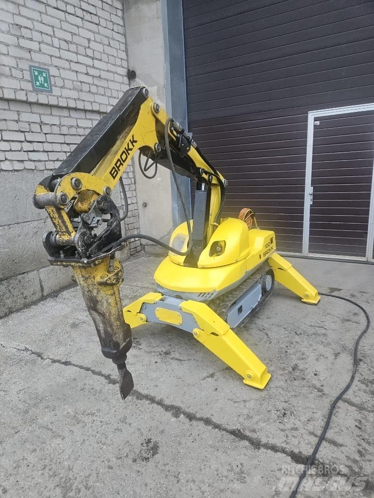 Brokk 100 解体油圧ショベル