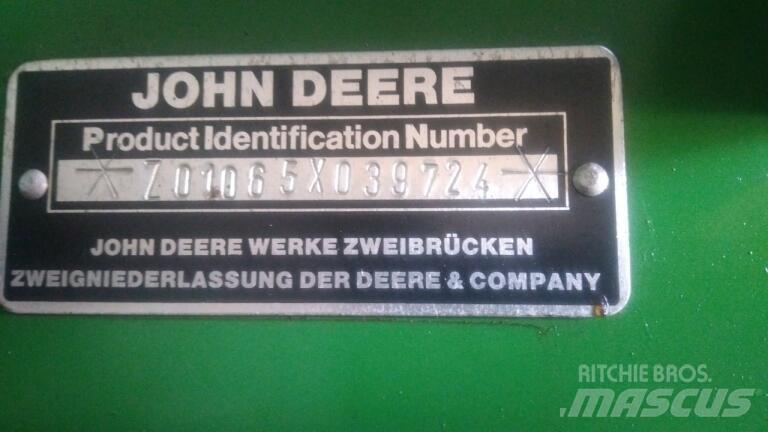John Deere 1065 コンバイン